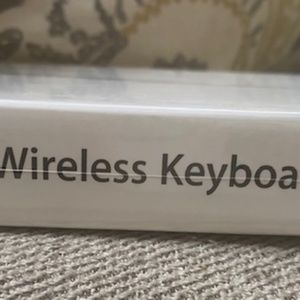 Apple Wireless White Keyboard and Mouse